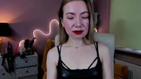 Snapshot of mia_luxx92 chatting on September 25, 7:01 am Mia online show from September 25, 7:01 am