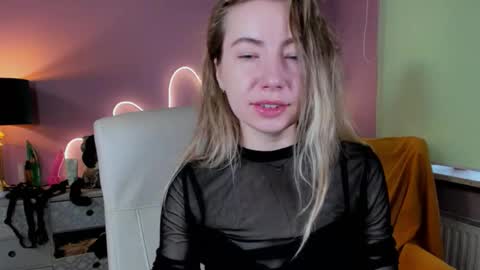 Snapshot of mia_luxx92 chatting on September 26, 6:50 am Mia online show from September 26, 6:50 am