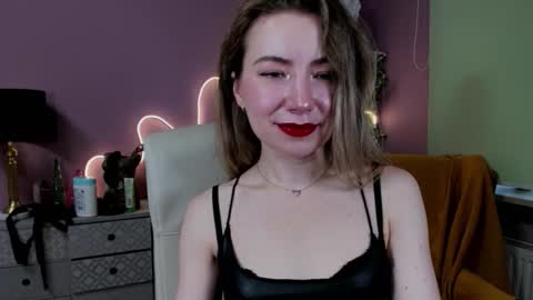 Snapshot of mia_luxx92 chatting on October 9, 6:44 am Mia online show from October 9, 6:44 am