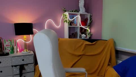 Snapshot of mia_luxx92 chatting on November 13, 7:40 am Mia online show from November 13, 7:40 am