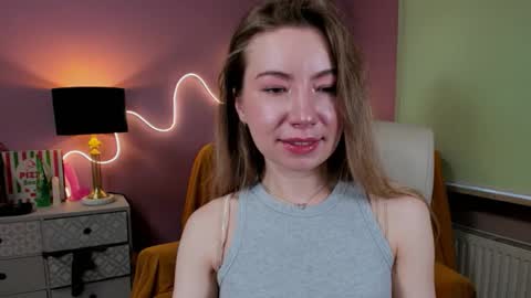 Snapshot of mia_luxx92 chatting on November 14, 8:24 am Mia online show from November 14, 8:24 am