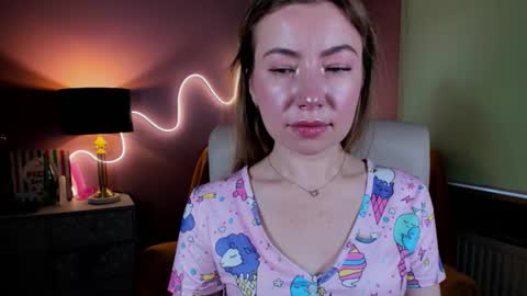 Snapshot of mia_luxx92 chatting on November 15, 8:55 am Mia online show from November 15, 8:55 am