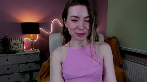 Snapshot of mia_luxx92 chatting on December 4, 7:50 am Mia online show from December 4, 7:50 am