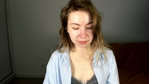 Mia online show from April 25, 6:27 am