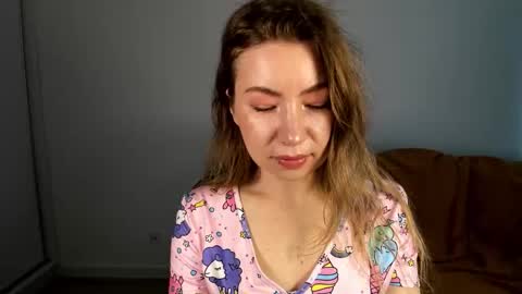 Mia online show from May 1, 6:29 am