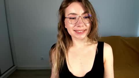 Snapshot of mia_luxx92 chatting on May 3, 1:39 pm Mia online show from May 3, 1:39 pm