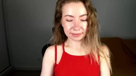 Snapshot of mia_luxx92 chatting on May 7, 6:41 am Mia online show from May 7, 6:41 am