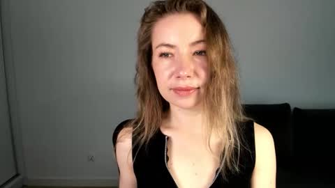 Snapshot of mia_luxx92 chatting on May 14, 7:15 am Mia online show from May 14, 7:15 am