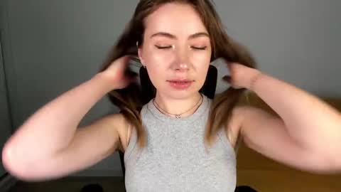 Snapshot of mia_luxx92 chatting on May 17, 1:29 pm Mia online show from May 17, 1:29 pm