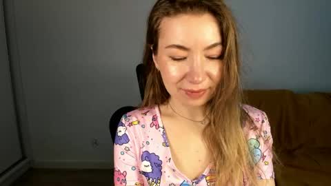 Snapshot of mia_luxx92 chatting on May 22, 6:31 am Mia online show from May 22, 6:31 am