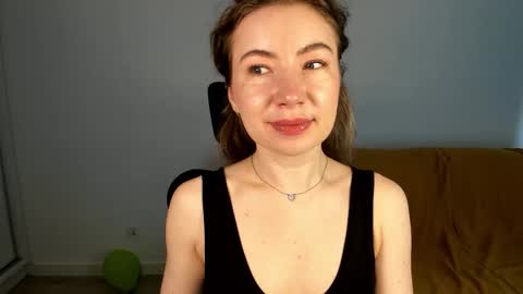 Snapshot of mia_luxx92 chatting on June 2, 6:26 am Mia online show from June 2, 6:26 am