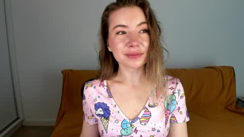 Snapshot of mia_luxx92 chatting on June 6, 6:40 am Mia online show from June 6, 6:40 am