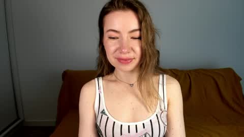Snapshot of mia_luxx92 chatting on June 7, 6:28 am Mia online show from June 7, 6:28 am