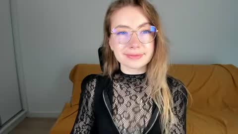 Snapshot of mia_luxx92 chatting on June 11, 6:55 am Mia online show from June 11, 6:55 am