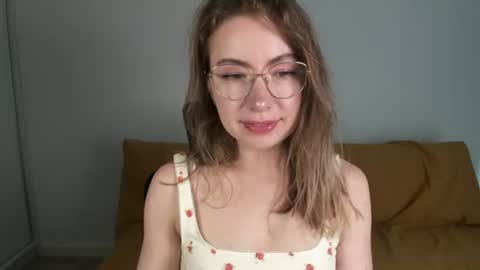 Mia online show from July 19, 1:15 pm