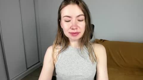 Mia online show from July 31, 4:34 am