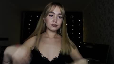 Mia online show from February 24, 1:21 pm