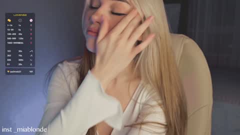 mia_milagros online show from December 2, 2:09 am