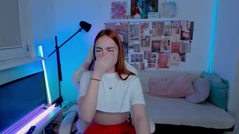 Mia online show from February 7, 2:15 am