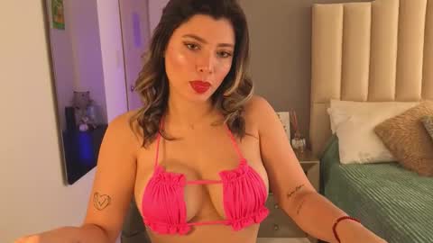 Snapshot of mia_monroe_888 chatting on November 20, 4:18 pm Mia Monroe online show from November 20, 4:18 pm