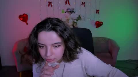 Snapshot of mia_mooon_ chatting on April 9, 9:47 am mia_mooon_ online show from April 9, 9:47 am