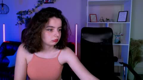 Snapshot of mia_mooon_ chatting on June 1, 8:27 am mia_mooon_ online show from June 1, 8:27 am