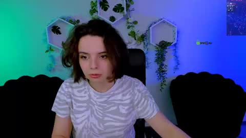 Snapshot of mia_mooon_ chatting on June 16, 8:17 am mia_mooon_ online show from June 16, 8:17 am