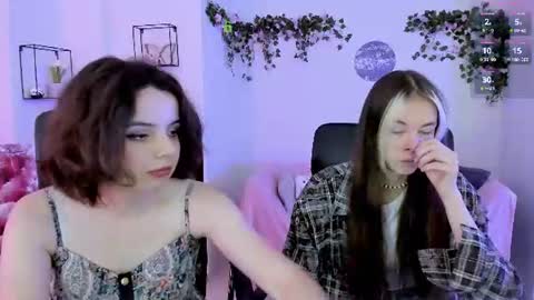 Snapshot of mia_mooon_ chatting on June 27, 8:19 am mia_mooon_ online show from June 27, 8:19 am