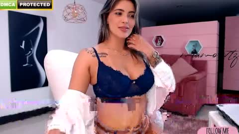 Mia online show from May 12, 9:01 pm