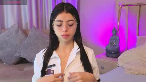 Snapshot of mia_naive chatting on May 9, 11:26 am Mia online show from May 9, 11:26 am