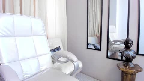 Snapshot of mia_naive chatting on May 30, 12:24 pm Mia online show from May 30, 12:24 pm