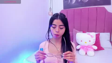 Snapshot of mia_naive chatting on June 10, 12:15 pm Mia online show from June 10, 12:15 pm