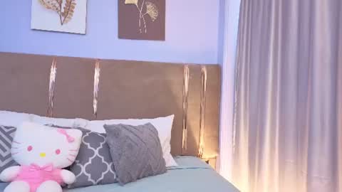 Snapshot of mia_naive chatting on July 1, 12:07 pm Mia online show from July 1, 12:07 pm