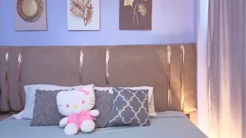 Snapshot of mia_naive chatting on July 16, 12:11 pm Mia online show from July 16, 12:11 pm