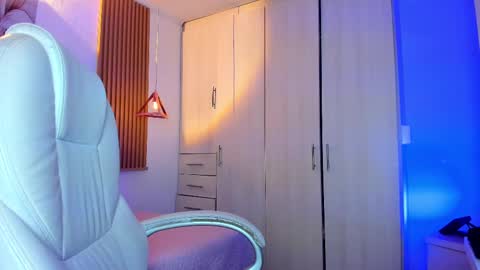 Mia Nevaeh - follow me online show from November 22, 6:40 pm