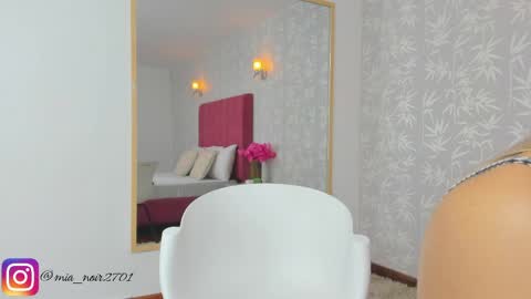 Snapshot of mia_noir2701 chatting on May 4, 11:50 am Mia online show from May 4, 11:50 am