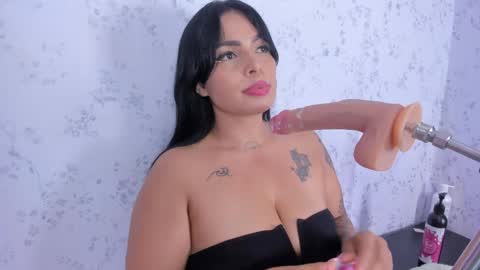 mia novoa online show from April 28, 11:32 pm