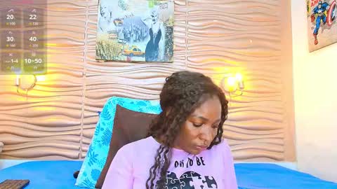 Snapshot of mia_pineda chatting on October 4, 8:29 pm Mariana online show from October 4, 8:29 pm