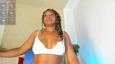 Snapshot of mia_pineda chatting on June 4, 7:09 pm Mariana online show from June 4, 7:09 pm