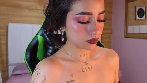 Snapshot of mia_ponce_a chatting on November 23, 1:38 am MIA online show from November 23, 1:38 am