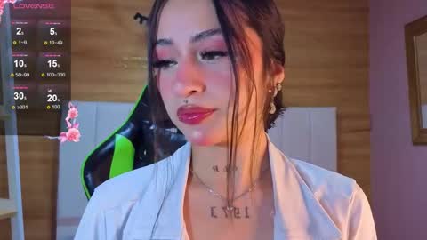 Snapshot of mia_ponce_a chatting on December 15, 12:42 pm MIA online show from December 15, 12:42 pm