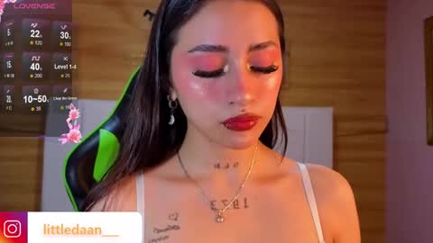 Snapshot of mia_ponce_a chatting on December 19, 12:45 pm MIA online show from December 19, 12:45 pm