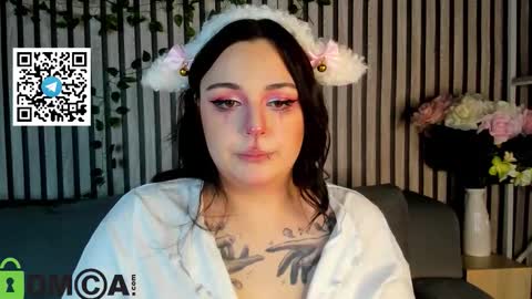 Mia online show from October 31, 2:23 am