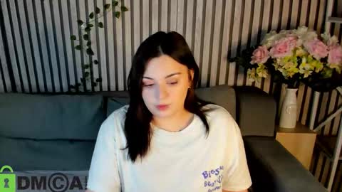 Mia online show from November 5, 1:16 am