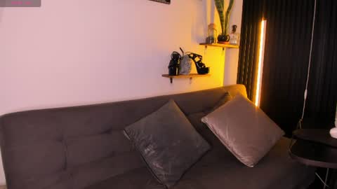 Snapshot of mia_ravenn chatting on July 14, 10:37 pm Mia online show from July 14, 10:37 pm
