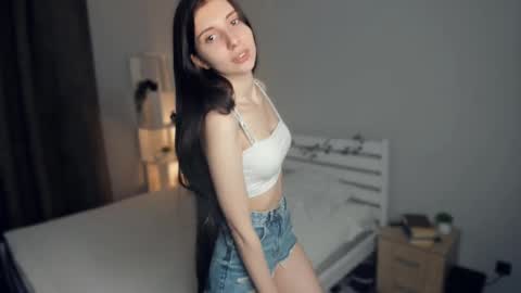 Mia online show from March 12, 11:20 am