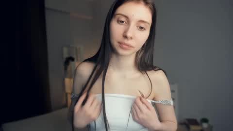 Mia online show from March 12, 2:23 pm