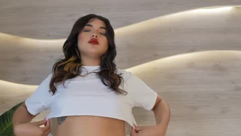 Snapshot of mia_rosalie chatting on May 14, 7:53 pm mia_rosalie online show from May 14, 7:53 pm