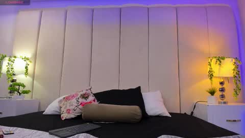 mia rousse25 online show from December 1, 1:43 am