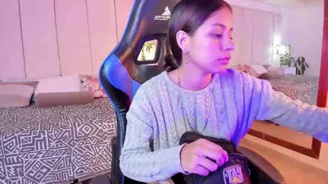 mia rousse25 online show from December 15, 12:53 pm